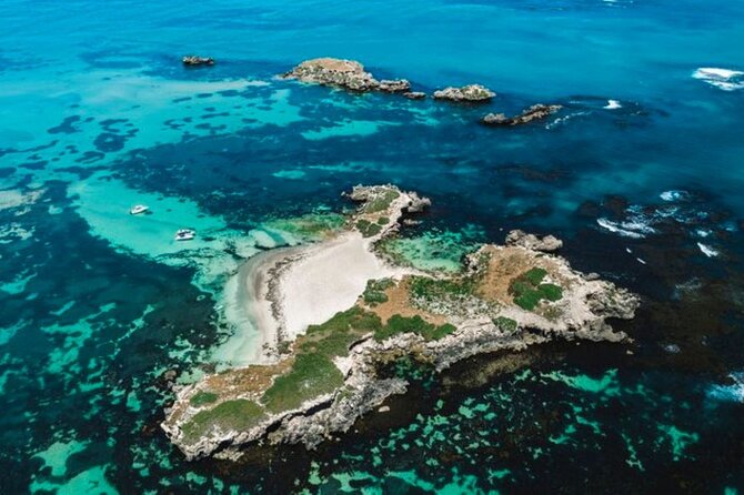 3 Island Wildlife Snorkel - Getting comfortable with the snorkeling equipment