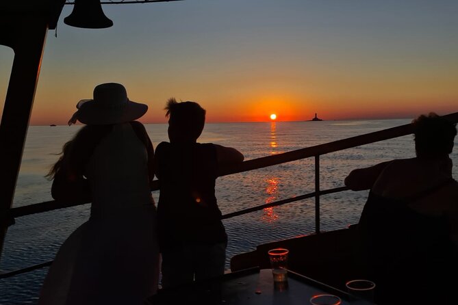 3hours all inclusive Sunset&Dolphin Tour from Medulin on Sandra - Included drinks and the relaxed onboard mood