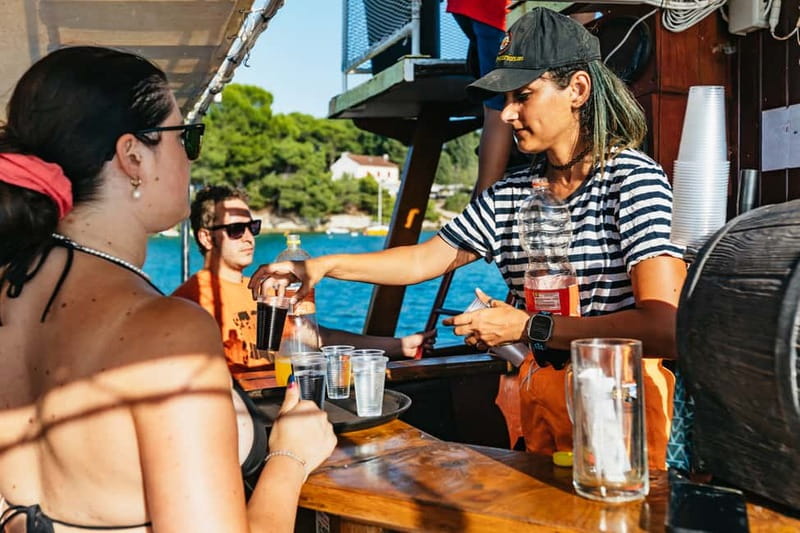 3hours Dolphin Sunset watching with unlimited drinks +dinner - Who should book this experience?