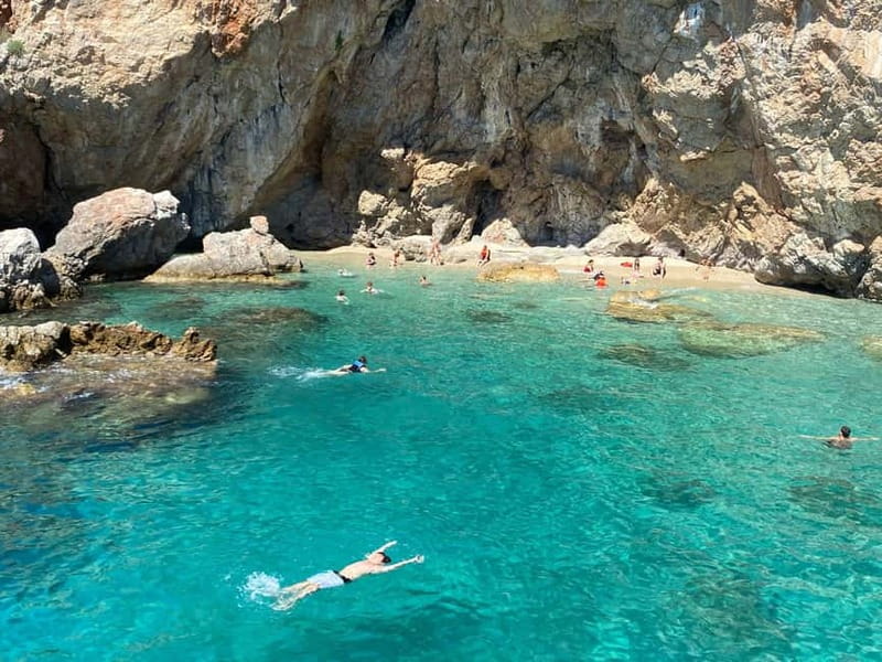 Alanya Relax Boat Tour with Caretta and Dolphin View - A quiet pirate boat on Alanya’s Mediterranean coast