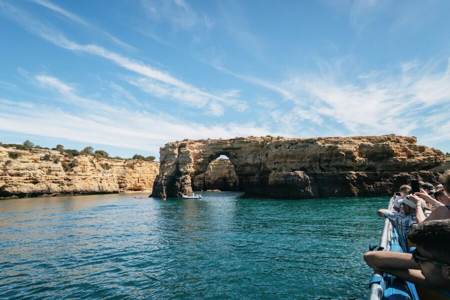 Albufeira: 2.5-Hour Benagil Caves & Dolphin Watching - Getting to Gate 4 Café in Albufeira Marina