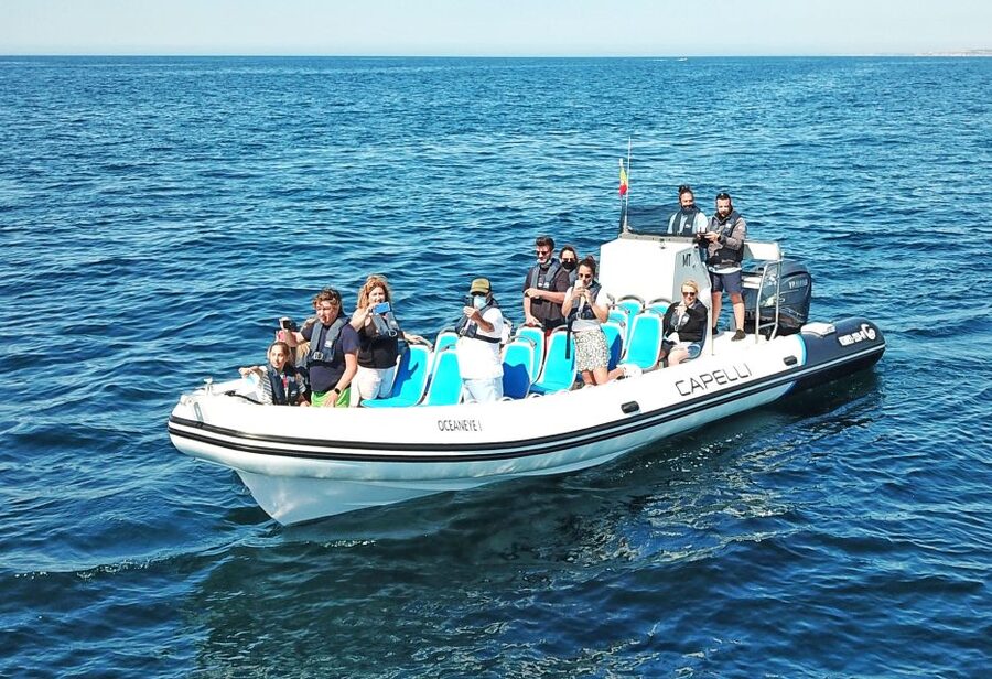 Albufeira: Benagil Cave and Dolphin Sightseeing Boat Cruise - Alfanzina Lighthouse and the return toward open water