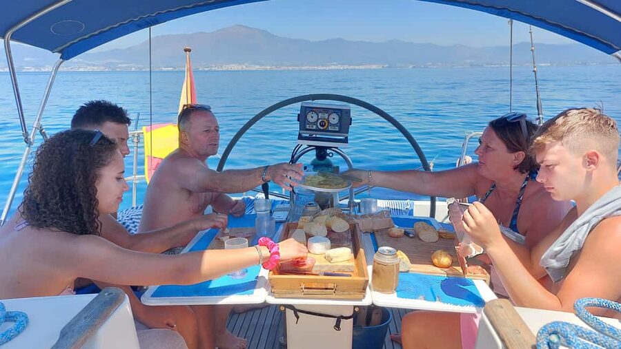 Always private 4 hour - Sail- dolphin Yacht Charter-paddle - Key points to know before you book