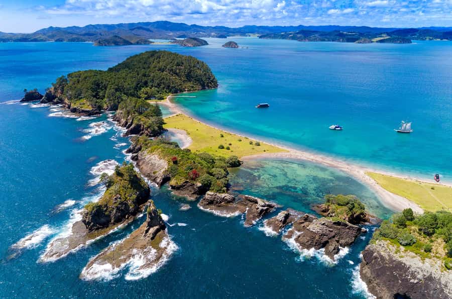 Auckland: Bay of Islands Day Tour with Dolphin Cruise - Paihia and the Bay of Islands cruise