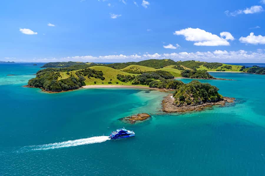 Auckland: Bay of Islands Day Tour with Dolphin Cruise - Otehei Bay gives the day breathing room