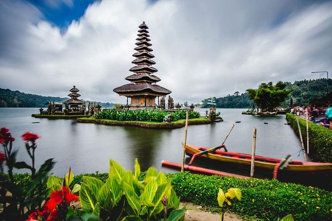 Bali Watching Dolphin at Lovina Beach & aling aling waterfall - Sunrise at Lovina Beach and the dolphin search