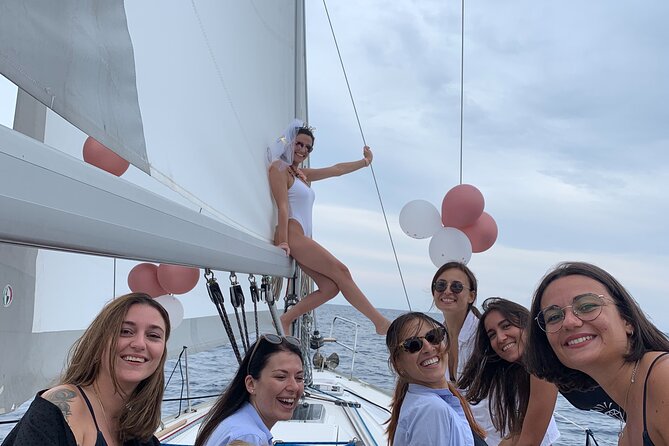 Bari sailing cruise in search of dolphins - What sailing with Vito can feel like