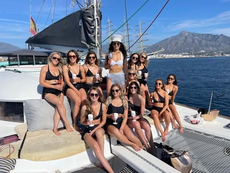 Benalmádena: Catamaran with dolphin watching and drinks - Dolphin watching along the Costa del Sol
