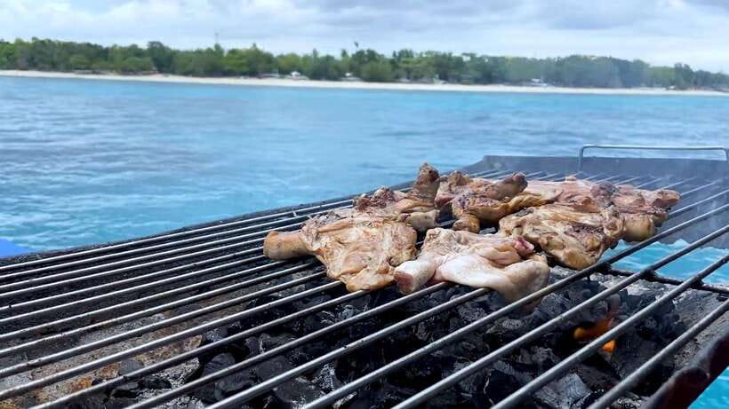 Bohol: Dolphin Watching & Snorkeling at Balicasag Island - Choosing between shared and private boats