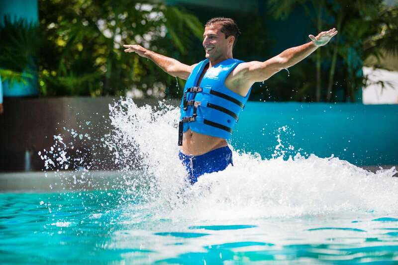 Cancun: Interactive Aquarium - Swim with dolphins Premium - A compact dolphin program inside La Isla