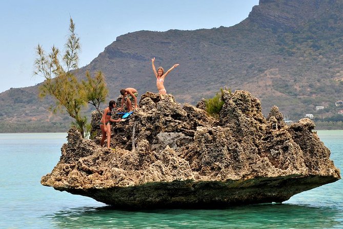 Catamaran Cruise to Ile Aux Bénitiers: Dolphin watch, Crystal Rock & Transfer - Lunch with Crystal Rock and Mauritian music