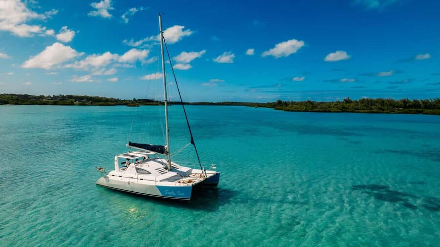 Catamaran Cruise to île aux Cerfs w Dolphins watch & Lunch - A full day across Mauritius’s eastern lagoons