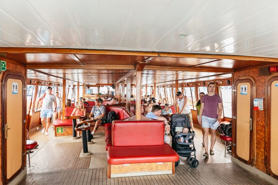 Costa Adeje: Whale & Dolphin Submarine Vision Mini Cruise - A note on the crew and guiding