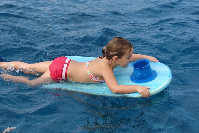 Deluxe Snorkel & Dolphin Watch Aboard a Luxury Catamaran from Kailua-Kona - Who will get the most from this Kona cruise
