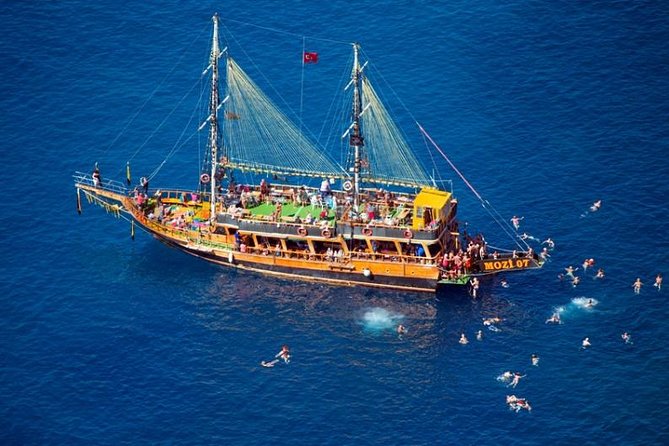 Dolphin Island Boat Trip – Swim, Sun & Lunch Included - How crowded will the boat be?