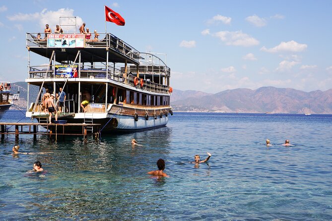 Dolphin Island Boat Trip – Swim, Sun & Lunch Included - Language, crew service, and communication