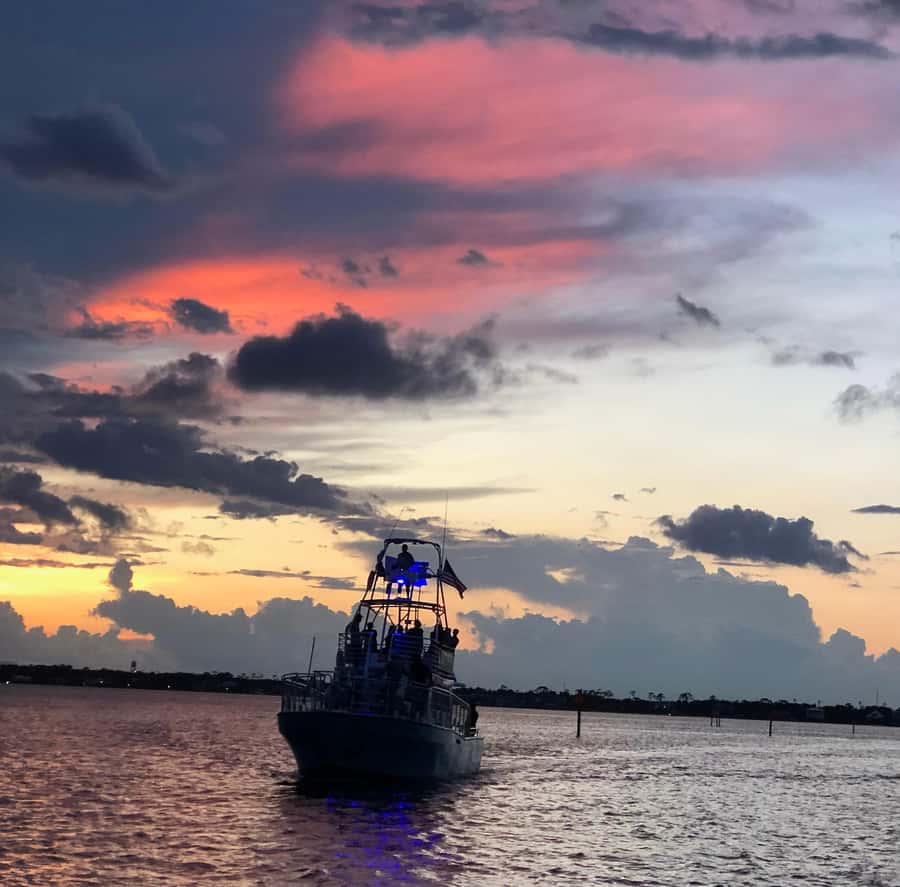 Dolphin & Scenic Bay Sightseeing Cruise Up to 49, Pensacola - The crew, commentary, and onboard mood