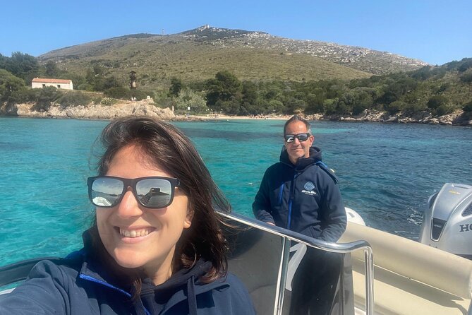 Dolphin spotting in the Gulf of Olbia - A small boat and a friendly crew