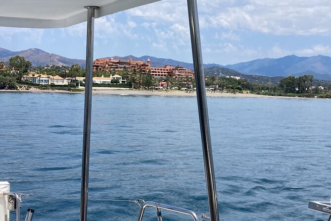 Dolphin trips on a catamaran - How the Two Hours Usually Work