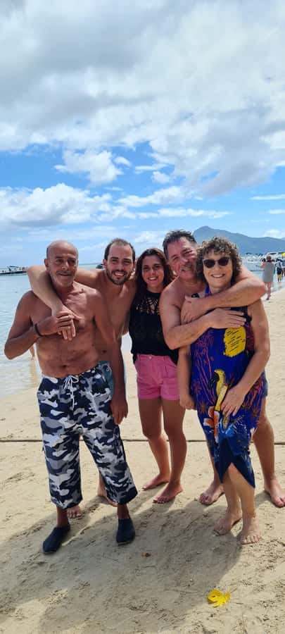 Dolphins: Private, Snorkel, CrystalRock, ileoBenitiers,lunch - What the $439 private rate really buys