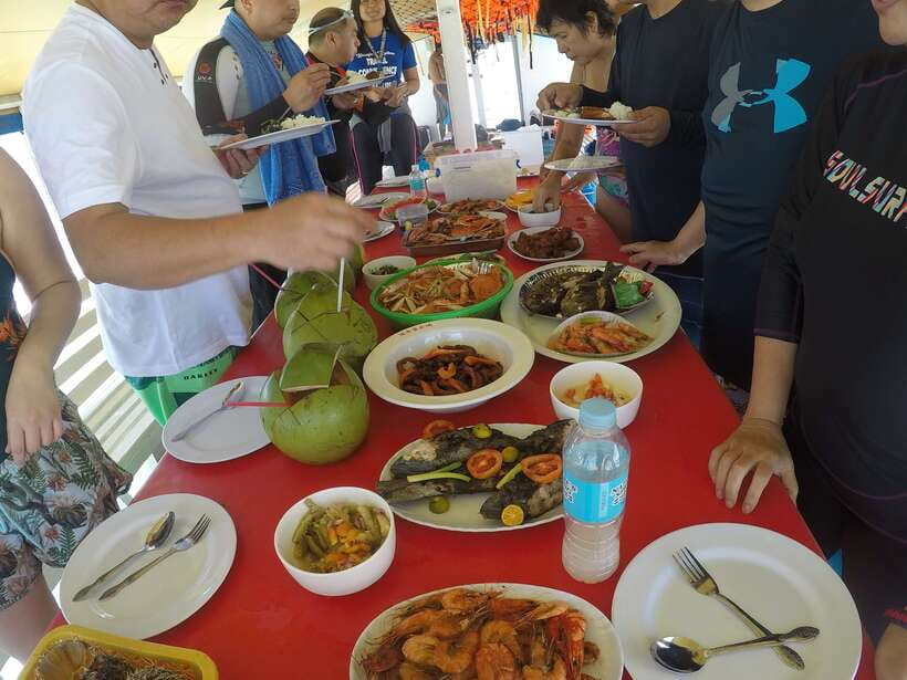 Dumaguete: Dolphin Watching & Manjuyod Sandbar Private Tour - Swimming and snorkeling in Bais Bay