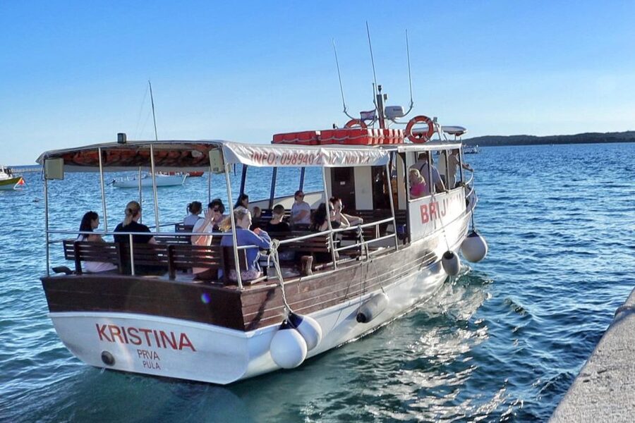 Fazana: dolphin safari and sightseeing in Brijuni at sunset - Leaving Fazana on the boat Kristina