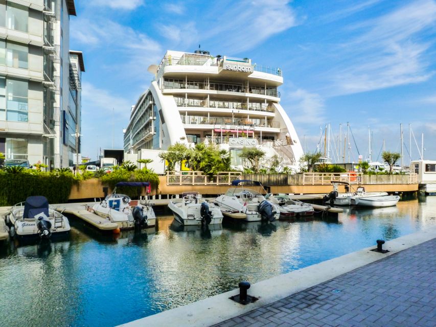 From Malaga: Day trip to Gibraltar and Dolphin Boat Tour - Meeting the boat at The Square