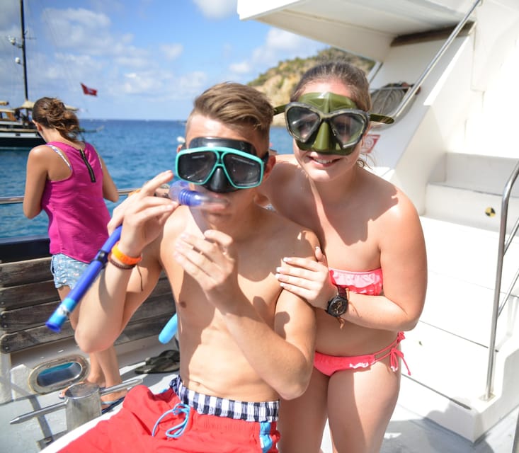 From Paguera: Dolphin Watching Cruise in a Glass-Bottom Boat - Food, drinks, shade, and comfort aboard