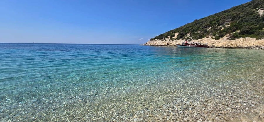Full day boat-trip Medulin, blue Cave, Cres + dolphin search - Two hours in Cres Town