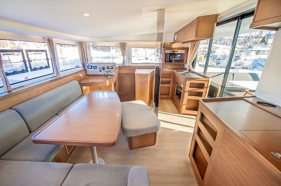 Funchal Bay: Dolphin & Whale Watch Luxury Catamaran Cruise - The 45-minute cruise back to Funchal