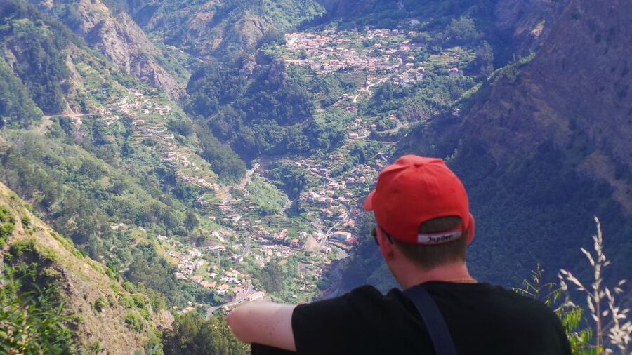 Funchal: Pico Arieiro, Cristo Rei and Dolphins Watching - Who will enjoy this Madeira combination?