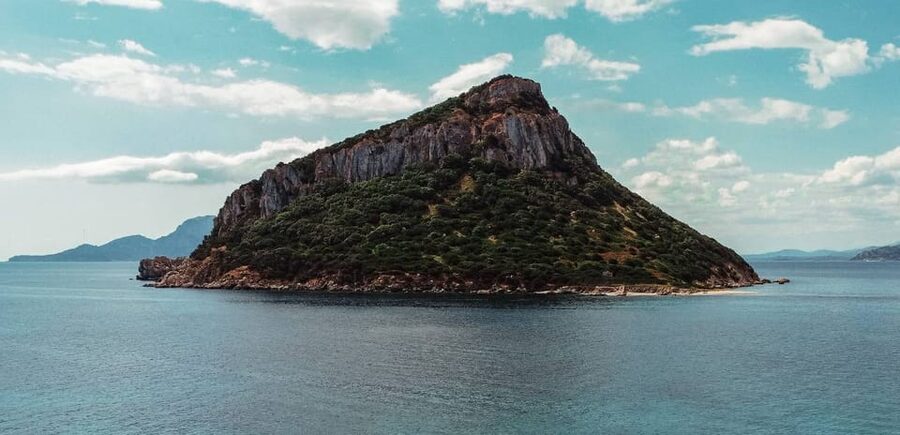 Golfo Aranci: Sunset Dolphin Kayak Tour with Aperitif - Sardinian food instead of a standard snack
