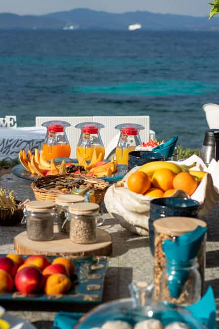 Golfo Aranci: traditional or transparent kayaks, dolphins, and aperitifs - How demanding is the paddling?