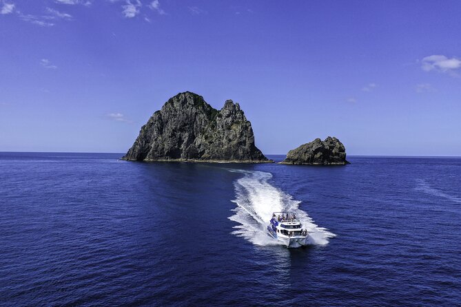 Hole in the Rock Scenic Cruise including Dolphins and Island stop - A half-day cruise with more than one big photo stop