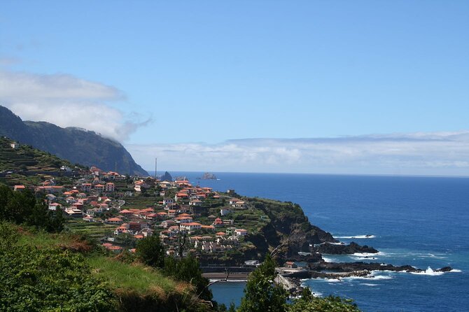 Hop-on Hop-off Bus Tour and Catamaran Whale & Dolphin Watching - The climb to Pico dos Barcelos
