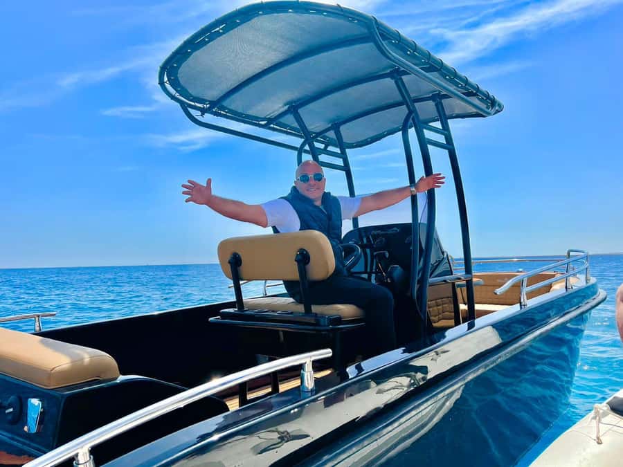 Hurghada: 4 Island Hopping Tour Dolphin, Snorkeling & Lunch - Four islands, one busy Red Sea day