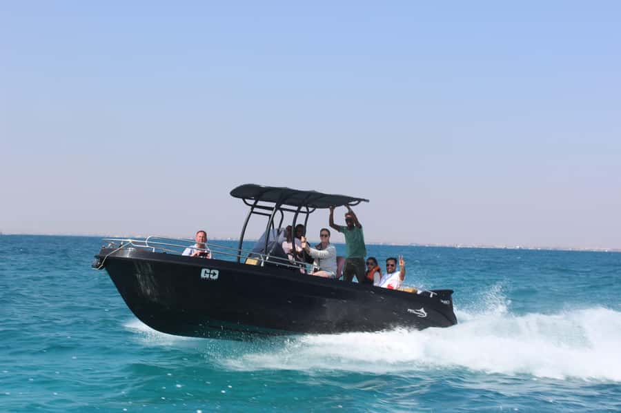 Hurghada: 6 Islands Tour with Dolphin Watching & Snorkelling - Food, drinks, shade, and the real cost