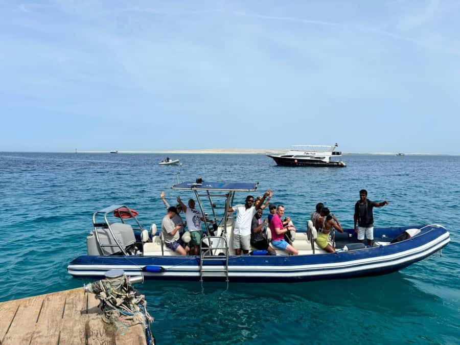 Hurghada: 6 Islands Tour with Dolphin Watching & Snorkelling - Who should book this tour