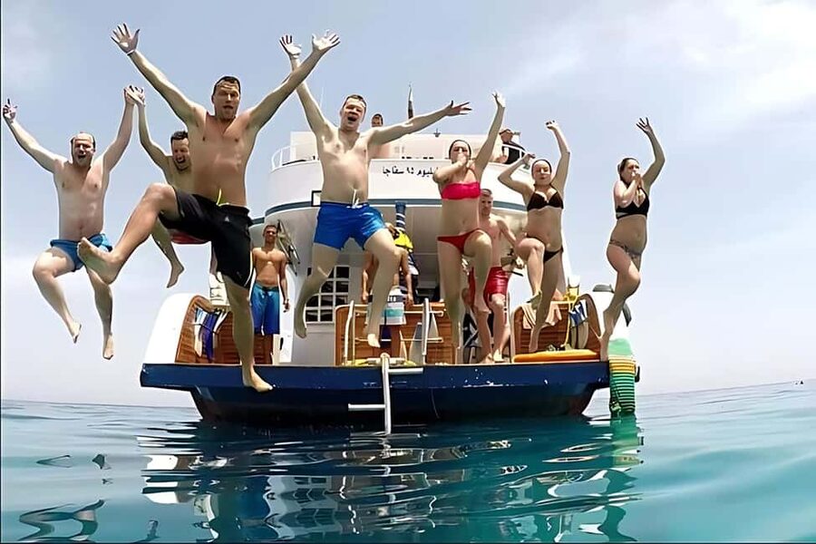 Hurghada: Dolphin Cruise with Snorkeling & Buffet Lunch - The crew and onboard organization