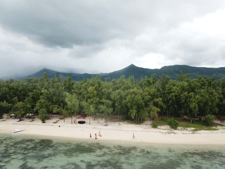 Île aux Bénitiers: Snorkeling w/Dolphins Boat Tour & Lunch - Snorkeling around the reef and Crystal Rock