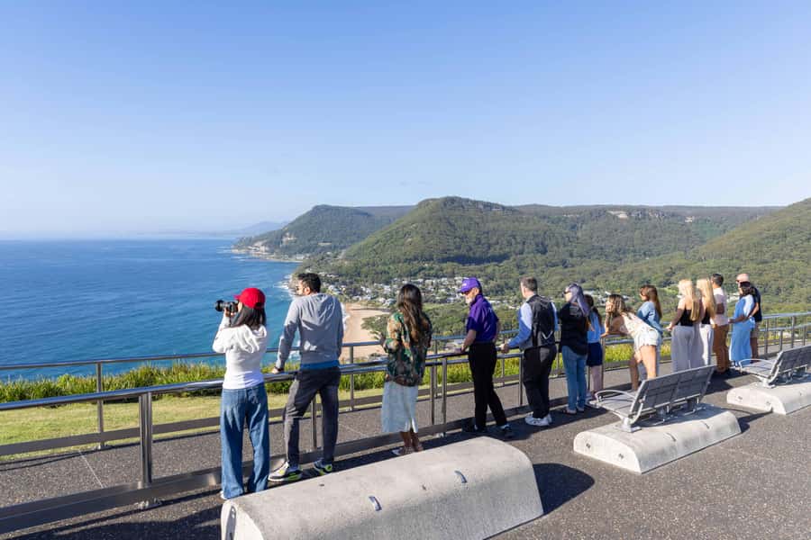 Jervis Bay Dolphin Cruise, Lunch, Berry&Kiama Blowhole Tour - Starting before sunrise in Sydney