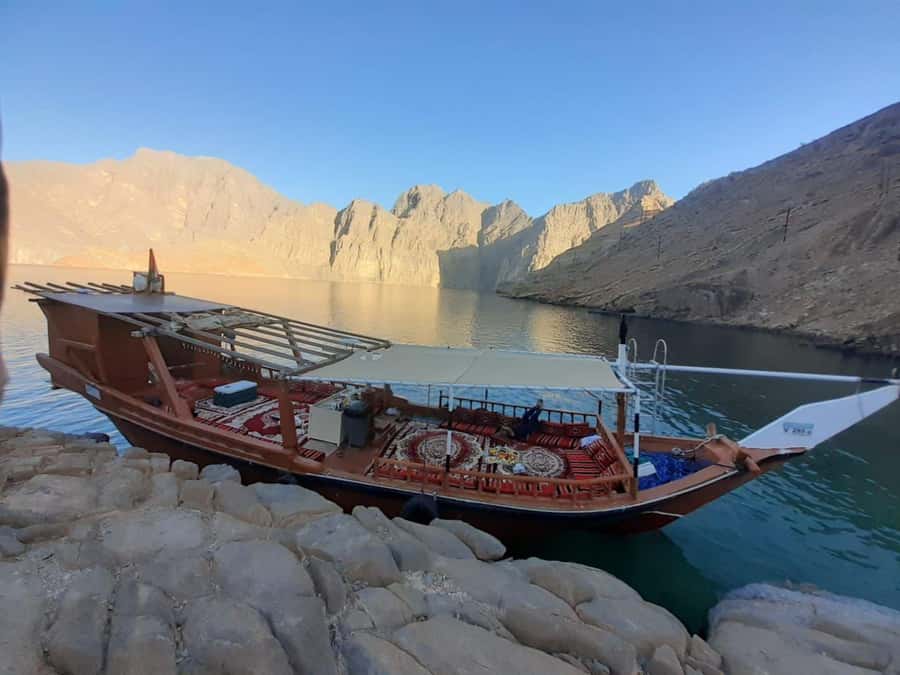 Khasab: Dhow Cruise with Lunch, Dolphin Watching& Snorkeling - Lunch on the dhow at Telegraph Island