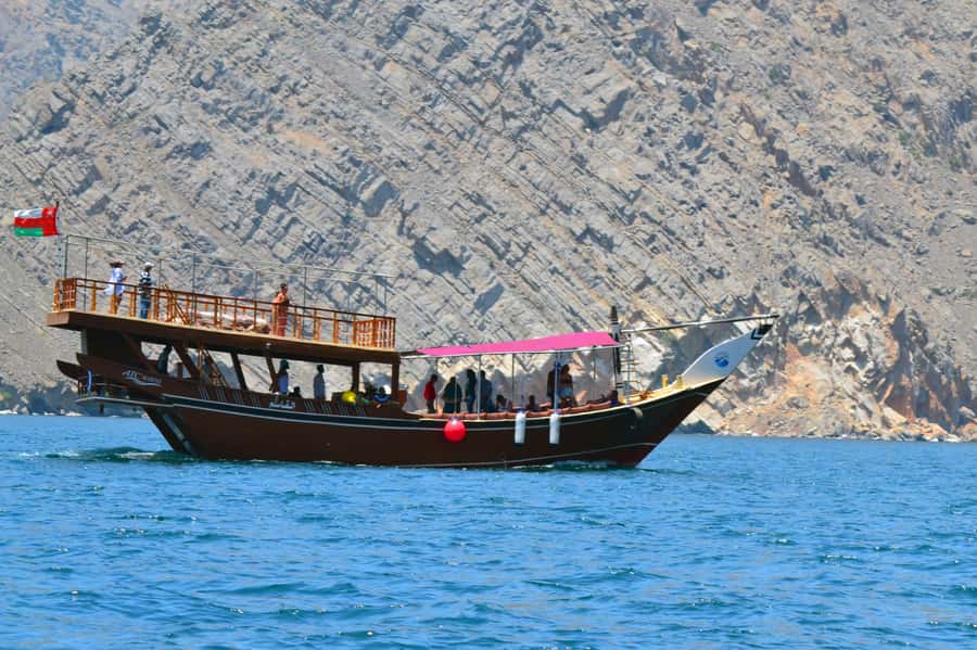 Khasab: Dolphin Watching Day Tour with Snorkeling & Lunch - Lunch with a view of the fjord