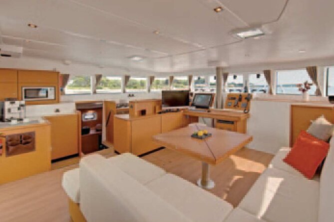 Kona Luxury Catamaran Yacht Snorkel & Sail - What happens along the Kona Coast