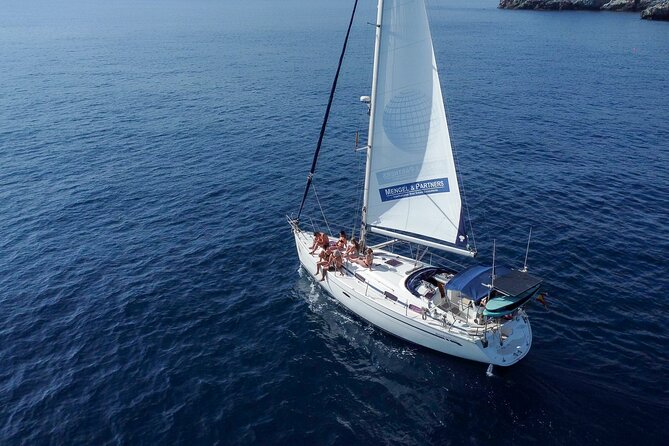 La Herradura: Sailboat with a view of dolphins-Shared - Watching for dolphins in open water