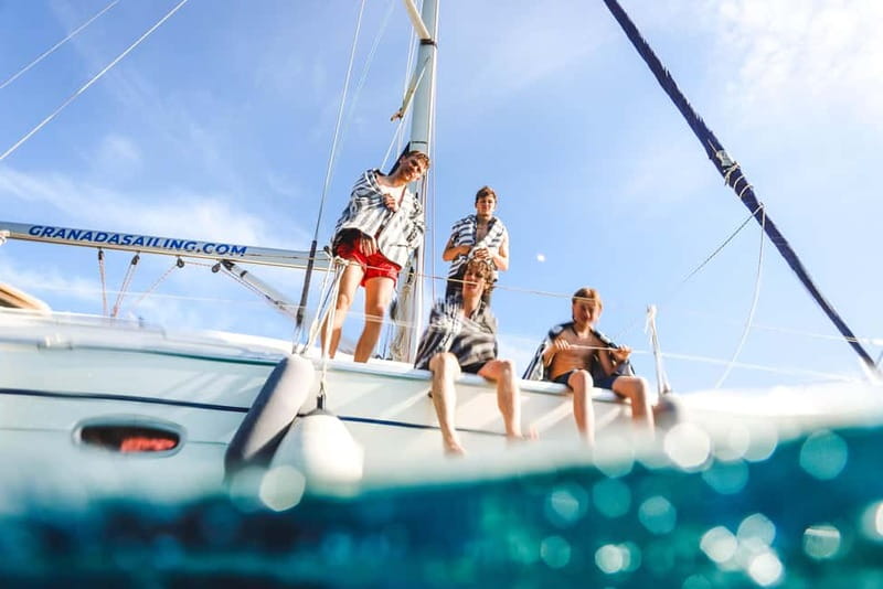 La Herradura: Sailing with a view of dolphins - Private or shared sailing: which suits you?