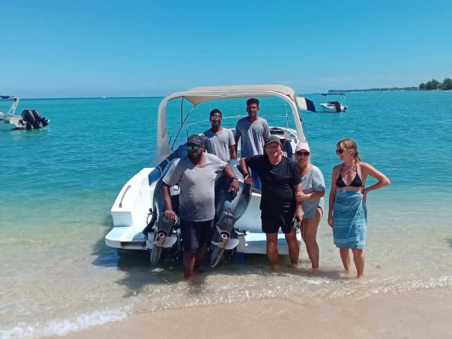 La Preneuse: Dolphin Watching and Snorkeling Speedboat Tour - The two-hour schedule and what it means