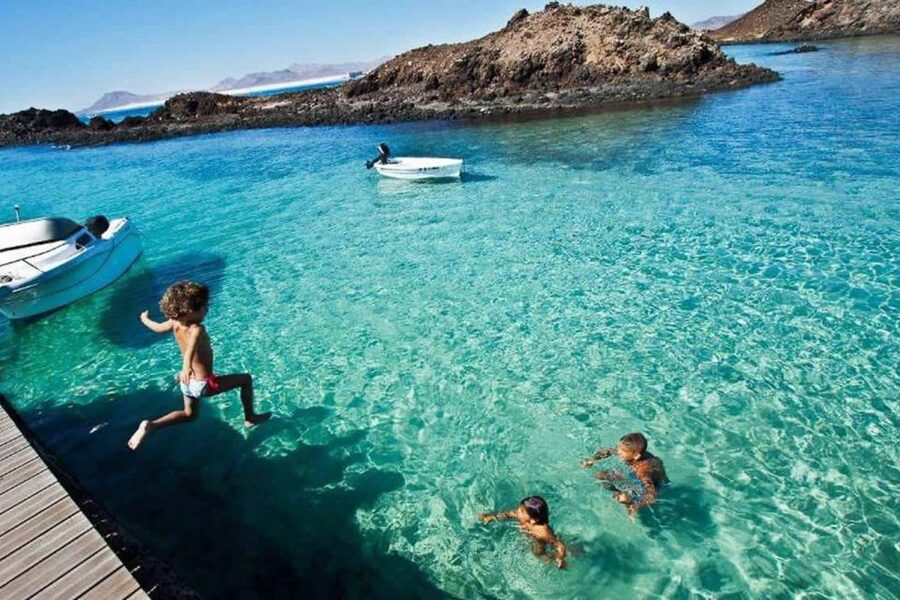 Lanzarote: Lobos Island Half-Day Dolphin Watching Trip - The picnic is practical rather than fancy