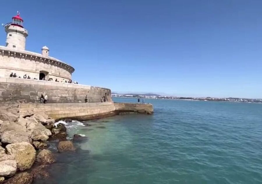 Lisbon: Tagus River Cruise to the Ocean & Dolphin Watching - Beaches and seaside towns along the Lisbon coast
