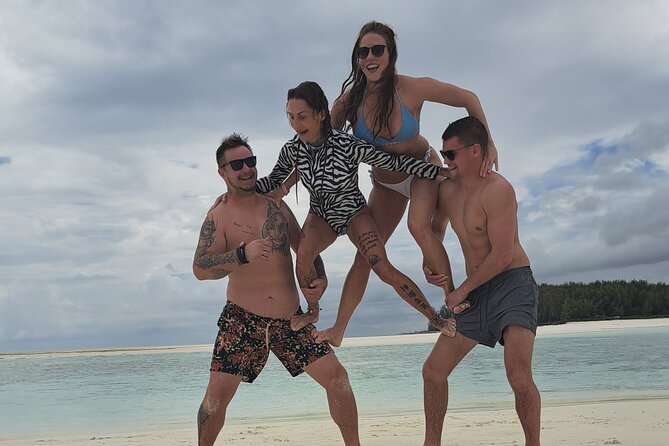 Mnemba Island snorkeling and Swimming with Dolphin - The sandbank depends on the tide